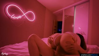 Genç (18+) Bebek, Grup Ortamında Sakso Çekiyor Ve Sikişiyor