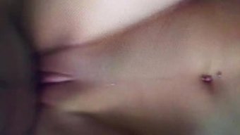 Genç (18+) Amatör, Sıcak Bir Üçlüde Yaramazlık Yapıyor