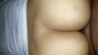 Asyalı Amatör Göğüsleri Spermlerle Kaplanıyor