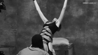 Bir Eşin Amının Swinger Bdsm Orgyasında Kışkırtıldığı Gözlü Ev Yapımı Video.
