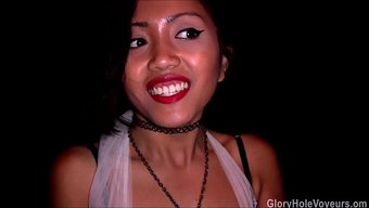 Genç Asyalı Kızlar, Büyük Bir Sikle Bdsm Ve Derin Boğaz Tekniklerini Deniyor.