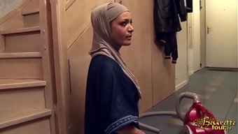Salima Akim, Kocaman Bir Aletle Götünü Deli Gibi Açtırıyor, Deli Gibi Aksiyon Var.