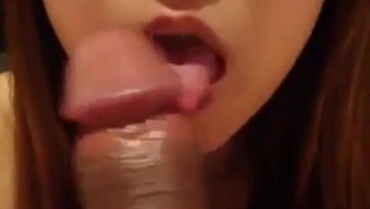 Asyalı Amatör Tarafından Ustaca Oral Seks Yapıldı