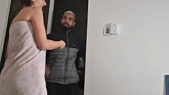 Sadira, Sıcak Eş Ve Saymonfitness'In Elektrikli Performansı.