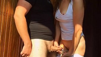 Rus Genç Amatör Boşalma Videosunda Creampie Alıyor