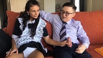 Genç 18+ Öğrenci Amatör Bir Videoda Anal Zevk Alıyor