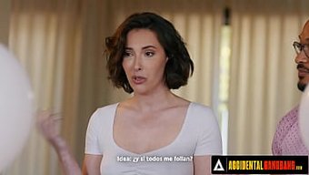Istemsiz Grup Seks: Casey Calvert, Sıkıntıyı Hafifletmek Için Yüzüne Sikişiyor Ve Yüzüne Boşalıyor