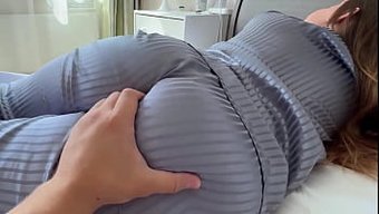 Sabah Sıcak Bir Çiftin Seks Yaptığı Güzel Bir Ev Yapımı Video.