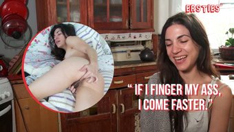 Italyan Magena, Anal Ve Vajinal Parmaklamada Kendini Zevke Getiriyor.