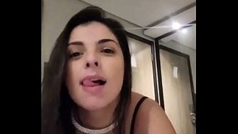 Sevgiliyle Çekilmiş Bir Video, Yanlışlıkla Kayıp Bir Cep Telefonuyla Gösteriliyor.