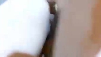 Doğal Italyan Bebek Soyunuyor Ve Amını Yalatıyor