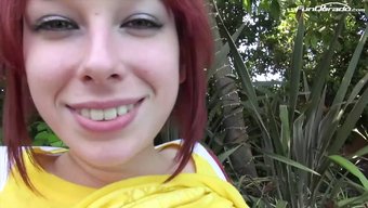 Alman Amatör Video, Küçük Kızıl Saçlı Üvey Babasından Sert Seks Alıyor