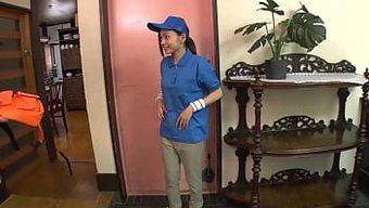 Asyalı Tıraşlı Amcığı Sert Ve Hızlı Sikildi