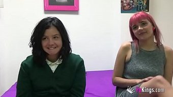 Ispanyol Genç Alba, Arkadaşı Vivi Ile Ilk Üçlüsünü Yaşıyor