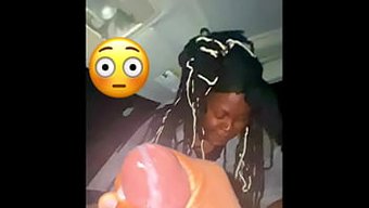 Ebony Kadın, Hiçbir Ön Sevişme Biyografisi Olmamasına Rağmen Halka Açık Bir Sakso Çekiyor