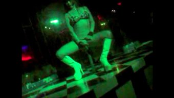 Amatör Latin, Sıcak Bir Videoda Cowgirl Tarzında Sürüyor