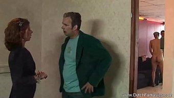 Sarışın Bebek, Rahatlatıcı Bir Oral Seks Alırken Ve Sikişirken Izleyin.