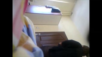 Aliyah'In Büyük Doğal Göğüsleri Ve Gizli Kamera Seksi Türk Gercek Ensest Videosunda