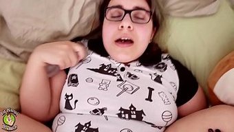 Bu Ateşli Videoda Genç Bir Latin Kadınla Samimi Bir Anın Tadını Çıkarın!
