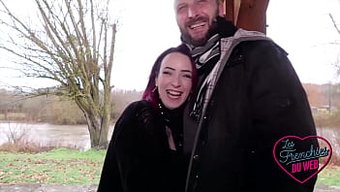 Ayrılmış Ama Kışkırtıcı Güzellik Olan Tinker Bell, Iki Beyefendiyle Sıcak Bir Buluşmaya Giriyor