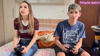 Üvey Annem Gidince Üvey Abimin Aletine Oturmaktan Büyük Keyif Aldım (Tam Video)