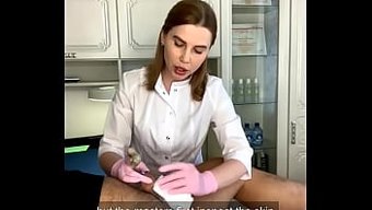 Cfnm: Piercingli Bir Adam Prosedür Için Gelir Ve Seks Hakkında Sorar