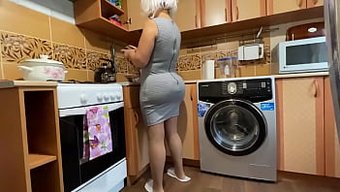 Üvey Annenin Büyük Poposu Hd Videoda Üvey Oğlundan Dikkat Çekiyor