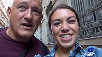 Tiffany, Kocasının Dikkatini Ania Kinski'Ye Veriyor