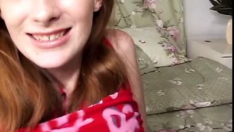 Büyük Göğüslü Porno Yıldızı, Yoğun Yatak Odası Eyleminden Sonra Sert Bir Yüze Boşalıyor