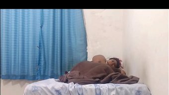 Üvey Babam Gizlice Odamda Beni Kameraya Aldı Ve Mastürbasyon Yaparken Beni Izledi.