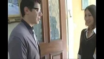 Asyalı Genç Evelyn Lin Sıcak Bir Videoda Sikişiyor