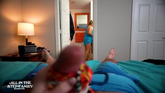 Üvey Annenin Bikini Içindeki Kıvrımları Beni Azdırdı Ve Boşalmama Yardım Etti - Aitsf240908