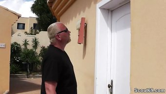 Alman Milf, Ev Arkadaşıyla Kamerada Fantezi Yapıyor