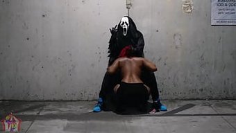 Bir Porno Yıldızının Büyük Poposu Ve Büyük Göğüsleriyle En Üst Düzey Zevki Deneyimleyin