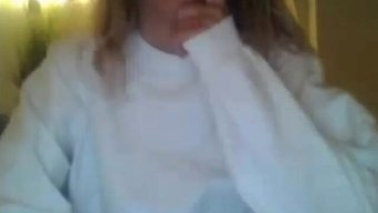 Liza'Nın Küçük Göğüsleri Ve Sıcak Vücuduyla Seksi Dildo Oyunu