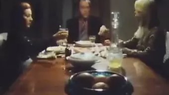 Retro Vintage Kıvrımlı Retro Klasik Porno