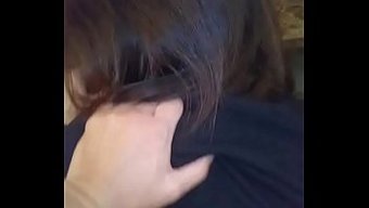 Ev Yapımı Bir Videoda Milf Karısı Yaramaz Oluyor