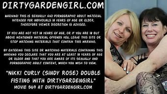 Sindy Rose Ve Donna Flower, Lezbiyen Çift Fistinge Dalıyorlar