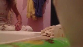 Avrupalı Milf Işemeye Başlıyor