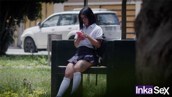 Sahte Numaralarla Genç Bir Latin Okul Kızı, Bir Yabancının Evine Götürülür Ve Seks Yapar.