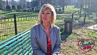 46 Yaşındaki Milf Emmy, Tutkulu Deneyimler Arıyor.