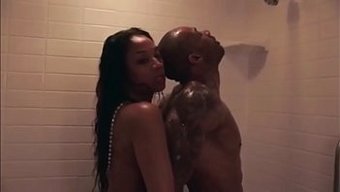 Mimi Faust'Un Siyah Annesiyle Yaramaz Sahnesi.