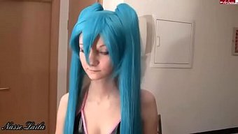 Alman Genç Cosplay Blowjob'Da Yüzüne Boşalıyor