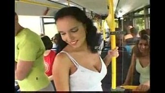 Röntgenci Milf Laura Lion'Un Büyük Göğüslü Otobüsü Sürüşü