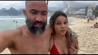 Bea Cherry, Azgın Brezilyalı Aygır Tarafından Plajda Amına Sertçe Geçirilip Parçalanıyor.