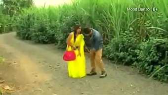 Desi Bhabhi, Hindi Sesli Videosunda Anal Olarak Beceriliyor