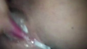 18 Yaşındaki Arap Kız, Solo Bir Videoda Oyuncak Sokmanın Tadını Çıkarıyor