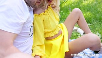 Clubsweehearts'Ta Muhteşem Porno Yıldızıyla Açık Havada Romp
