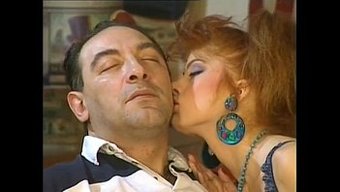 Roberto Malone Ve Arkadaşı Sıcak Bir Videoda Tüylü Bir Striptizciyle Sikişiyorlar