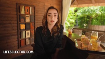 Güzel Zlata Shine Sıcak Bir Pov Sahnesinde.